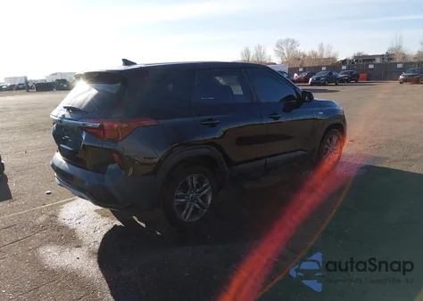 2021 Kia Seltos Lx z USA, uszkodzony, nr VIN KNDEPCAA2M7060918